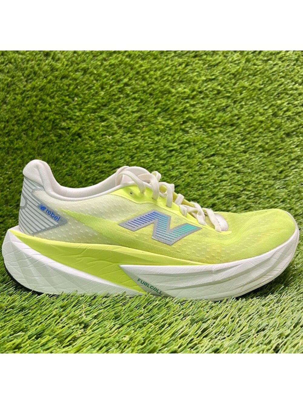 New Balance FuelCell Rebel v5 Womens Size 8 Green White Running Shoes Sneakers